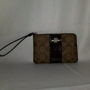 Coach F34650 Wristlet Tan